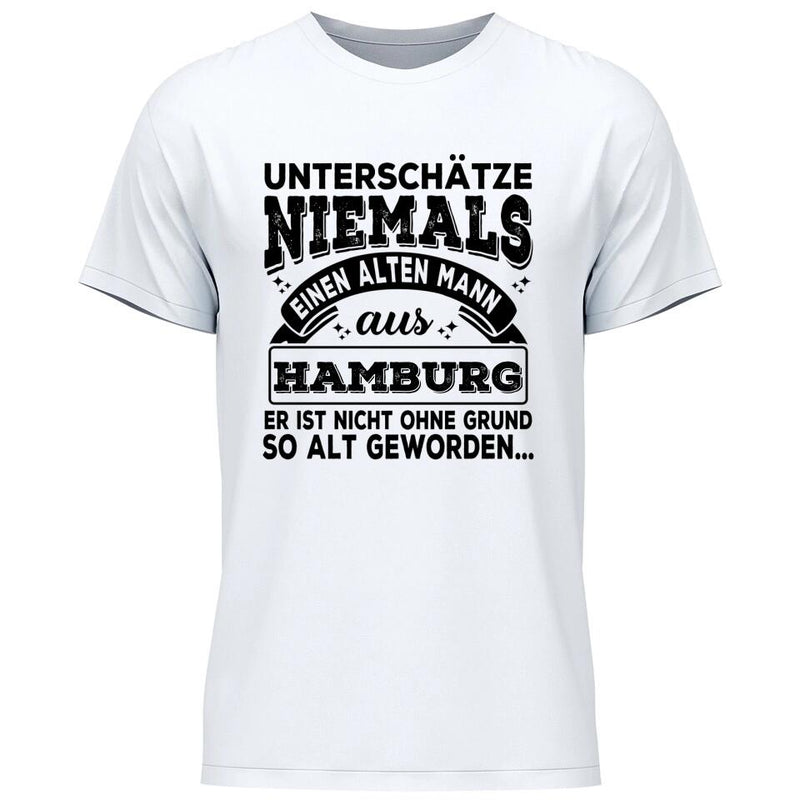 Unterschätze niemals einen alten Mann aus - Personalisierbares T-Shirt