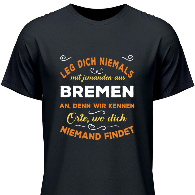 Leg dich niemals mit jemanden aus X an - Personalisierbares T-Shirt