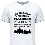 Wir kennen Orte wo dich niemand findet - Personalisierbares T-Shirt