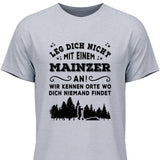 Wir kennen Orte wo dich niemand findet - Personalisierbares T-Shirt