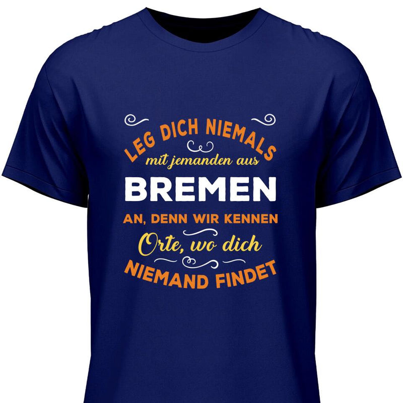 Leg dich niemals mit jemanden aus X an - Personalisierbares T-Shirt