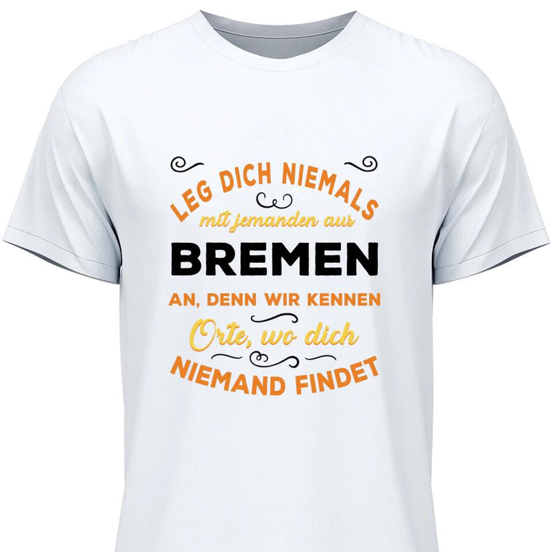 Leg dich niemals mit jemanden aus X an - Personalisierbares T-Shirt