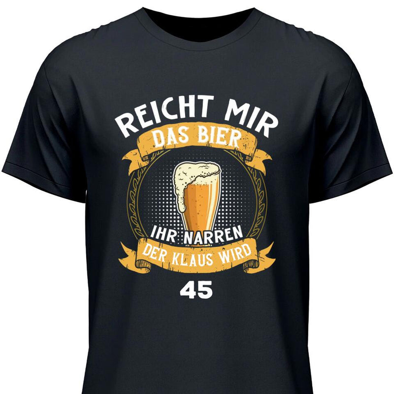 Reicht mir das Bier Geburtstag - Personalisierbares T-Shirt