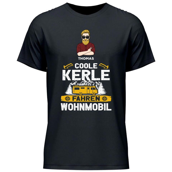 Coole Kerle fahren Wohnmobil - Personalisierbares T-Shirt