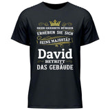 Majestät betritt das Gebäude - Personalisierbares T-Shirt