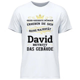 Majestät betritt das Gebäude - Personalisierbares T-Shirt