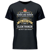 Majestät betritt den Raum - Personalisierbares T-Shirt