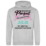 Niemand ist Perfect, aber… - Personalisierbarer Hoodie (Unisex)