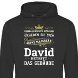 Majestät betritt das Gebäude - Personalisierbarer Hoodie (Unisex)