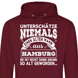 Unterschätze niemals einen alten Mann aus - Personalisierbarer Hoodie (Unisex)