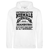 Unterschätze niemals einen alten Mann aus - Personalisierbarer Hoodie (Unisex)