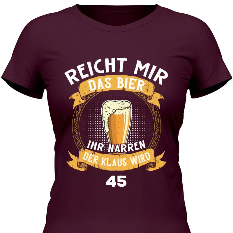 Reicht mir das Bier Geburtstag - Personalisierbares T-Shirt