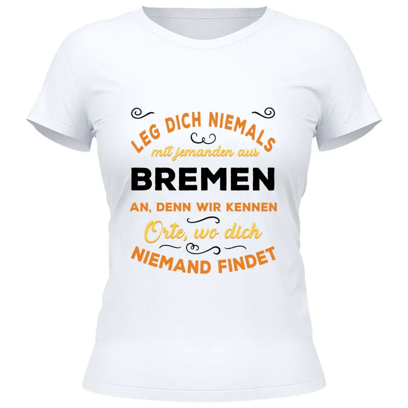 Leg dich niemals mit jemanden aus X an - Personalisierbares T-Shirt