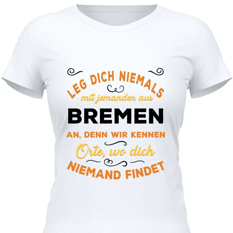 Leg dich niemals mit jemanden aus X an - Personalisierbares T-Shirt